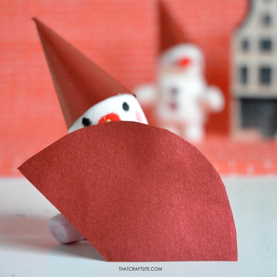 How to make marshmallow snowmen. Step 3: Cut out red paper pattern to make the hat. thatcraftsite.com.